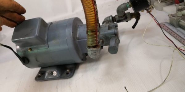 1,800 บ.ส่งถึงบ้านฟรี โทร 083-2000058 LINE ID: line832923 Motor Trochoid Pump ชุดปั๊มต้นกำลังอัดไฮดร