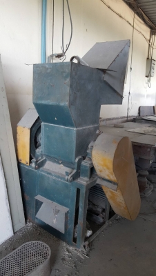 เครื่อง บด พลาสติกสภาพสวยมากๆเก่าเก็บ