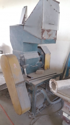 เครื่อง บด พลาสติกสภาพสวยมากๆเก่าเก็บ