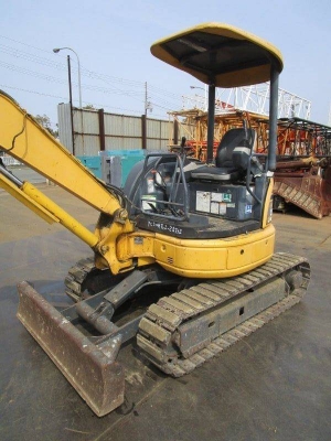 ขายครับ ถึงไทยเร็วๆนี้ PC30MR-2#25732 จากญี่ปุ่น ปี2007  1,200ชม.