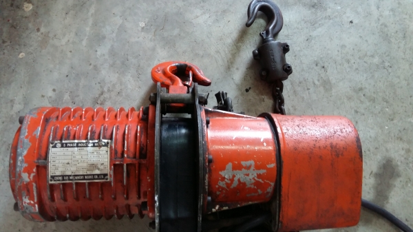 รอกโซ่ไฟฟ้า Black Bear 1 TON