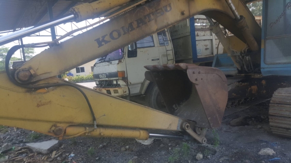 ขายแบคโฮ KOMATSU PC120-3 แอร์ เล่มทะเบียนพร้อม เก่าเก็บ สนใจโทร 081-970-1072