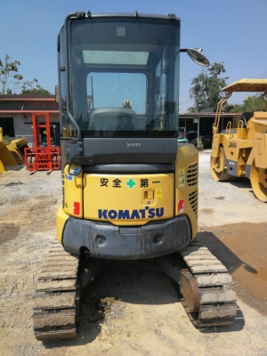 ราคาพิเศษ KOMATSU PC 30MR-3 นำเข้าจากญี่ปุ่นโดยตรง ชั่วโมงทำงานน้อย พร้อมตู้เก๋งสวยๆ โทร.090-986-2521 อ๊อบ