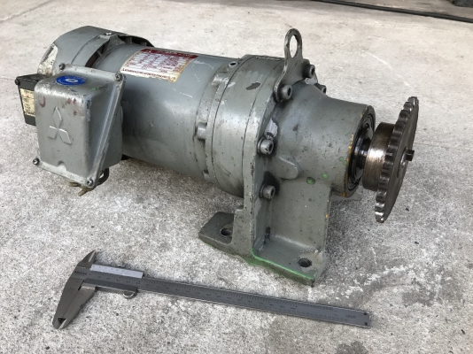 ขายมอเตอร์เกียร์ Cycro drive Sumitomo 1HP. 380V made in Japan อัตราทด 1:29 มีระบบเบรคในตัว เพลาออกประมาณ 50รอบต่อนาที สภาพสวยเดิมๆ หมุนนิ่ม พร้อมใช้งาน