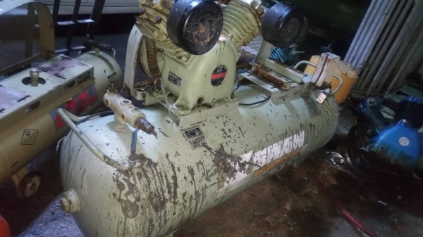 ปั้มลมถัง240ลิตรและหัวปั้มลมไม่มีมอเตอร์ถูกๆครับ