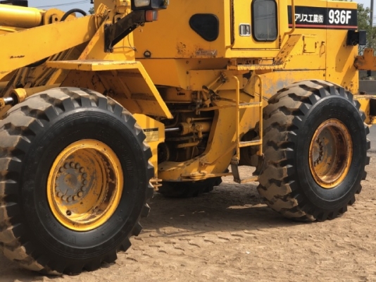 ขายรถตักล้อยาง CAT 936F นำเข้าเองจากญี่ปุ่น สภาพสวยพร้อมใช้ มีVDOการทำงานครับ