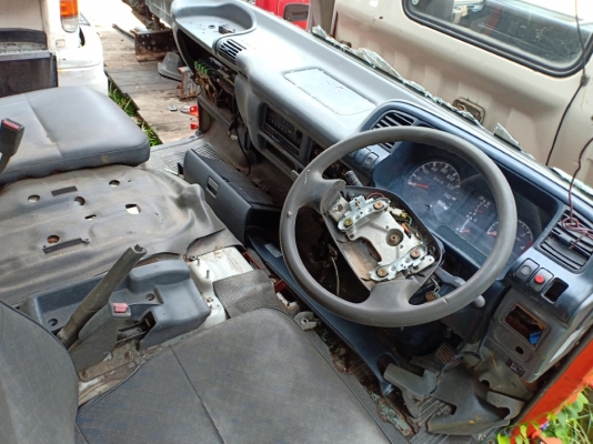 หัวเก๋ง ISUZU NPR การ์ตูน หัวนอก ขายถูก นำไปใช้เป็นอะไหล่