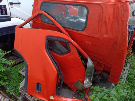 หัวเก๋ง ISUZU NPR การ์ตูน หัวนอก ขายถูก นำไปใช้เป็นอะไหล่