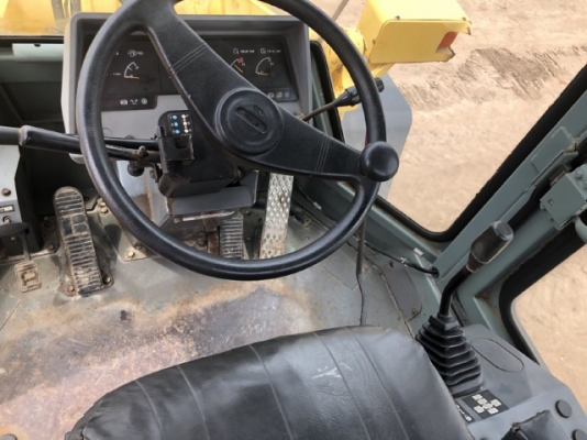 ขายรถตักล้อยาง KOMATSU WA100-3E นำเข้าเองจากญี่ปุ่น สภาพสวยพร้อมใช้ มีVDOการทำงานครับ ขายรถตักล้อยาง KOMATSU WA100-3E นำเข้าเองจากญี่ปุ่น สภาพสวยพร้อมใช้ มีVDOการทำงานครับ