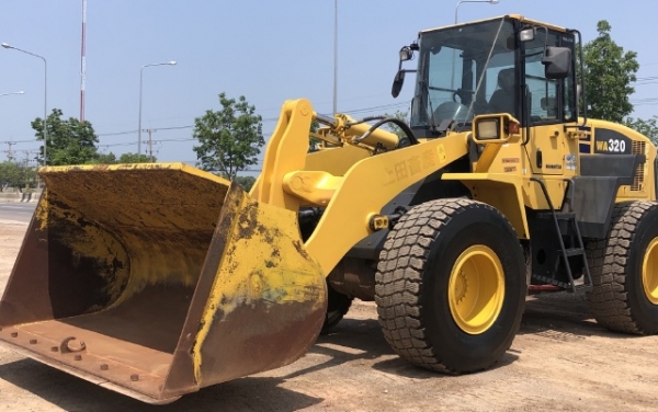 ขายรถตักล้อยาง KOMATSU WA320-5 นำเข้าเองจากญี่ปุ่น สภาพสวยพร้อมใช้ มีVDOการทำงานครับ
