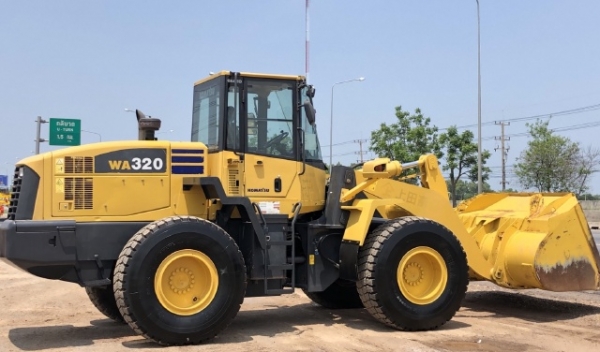 ขายรถตักล้อยาง KOMATSU WA320-5 นำเข้าเองจากญี่ปุ่น สภาพสวยพร้อมใช้ มีVDOการทำงานครับ