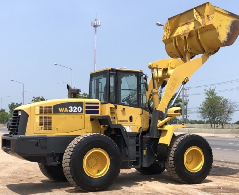 ขายรถตักล้อยาง KOMATSU WA320-5 นำเข้าเองจากญี่ปุ่น สภาพสวยพร้อมใช้ มีVDOการทำงานครับ