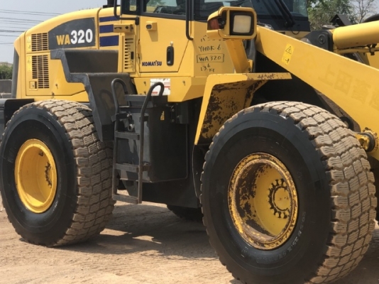 ขายรถตักล้อยาง KOMATSU WA320-5 นำเข้าเองจากญี่ปุ่น สภาพสวยพร้อมใช้ มีVDOการทำงานครับ