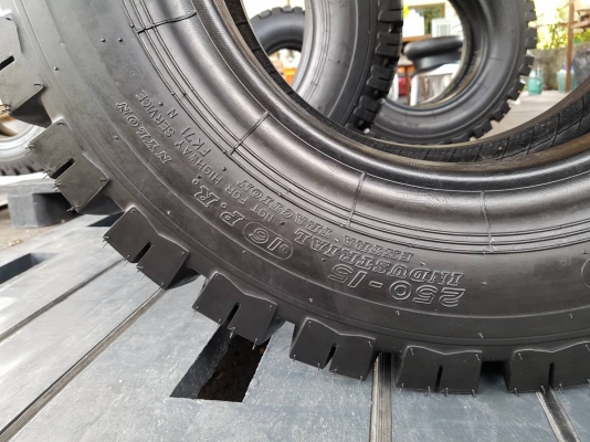 ขายยางลมรถยกโฟล์คลิฟท์ขนาด 250-15 ขายยางลมรถยกโฟล์คลิฟท์ขนาด 250-15