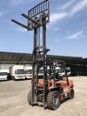 รถยกโฟล์คลิฟท์ NISSAN เกียร์ออโต เสาสูง 4 เมตร ยกได้ 4.5ตัน ราคา 250,000  โทร. 081-3097045 #โฟล์คลิฟท์มือสอง  #รถบรรทุกมือสอง  #รถสิบล้อราคาถูก  #รถหกล้อราคาถูก  #รถดัมพ์ราคาถูก  #รถสี่ล้อราคาถูก  #รถบรรทุกราคาถูก  #รถบรรทุกดีดี #รถสี่ล้อมือสอง #รถหกล้อม
