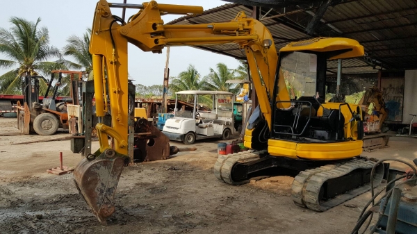 ขายรถขุด KOMATSU PC50UU-2 เครื่องยนต์ KOMATSU-4D84 , ขนาด 4 สูบ คอนโทรลน้ำมัน ปั๊มเฟือง มีลายหัวเจาะ รถเก่านอก มีเอกสาร ยังไม่เคยใช้งานในเมืองไทย