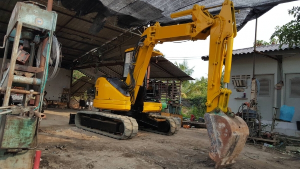 ขายรถขุด KOMATSU PC50UU-2 เครื่องยนต์ KOMATSU-4D84 , ขนาด 4 สูบ คอนโทรลน้ำมัน ปั๊มเฟือง มีลายหัวเจาะ รถเก่านอก มีเอกสาร ยังไม่เคยใช้งานในเมืองไทย