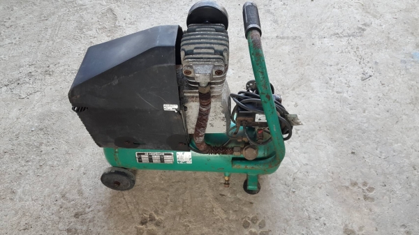 ขายปั๊มลมขนาดเล็ก G-FORCEรุ่น AC10-11 ขนาด 10 ลิตร จำนวน 1 สูบ , 8kg/cm2. , 9A-12A ,600W. ,50Hz.-60Hz. (ไฟบ้าน100V.) สินค้าเดิมๆเก่านอก ขายตามสภาพ ยังไม่เคยใช้งานในเมืองไทย