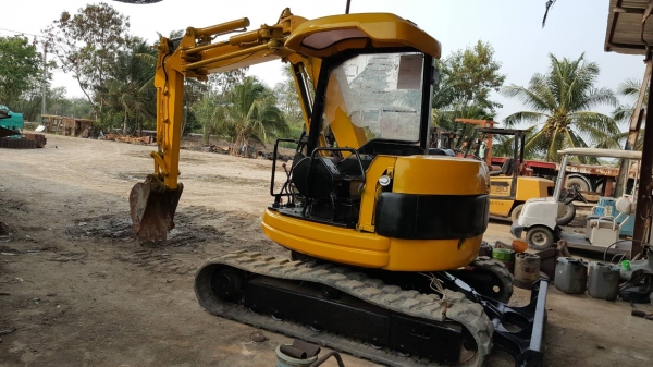 ขายรถขุด KOMATSU PC50UU-2 เครื่องยนต์ KOMATSU-4D84 , ขนาด 4 สูบ คอนโทรลน้ำมัน ปั๊มเฟือง มีลายหัวเจาะ รถเก่านอก มีเอกสาร ยังไม่เคยใช้งานในเมืองไทย