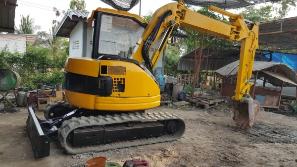 ขายรถขุด KOMATSU PC50UU-2 เครื่องยนต์ KOMATSU-4D84 , ขนาด 4 สูบ คอนโทรลน้ำมัน ปั๊มเฟือง มีลายหัวเจาะ รถเก่านอก มีเอกสาร ยังไม่เคยใช้งานในเมืองไทย