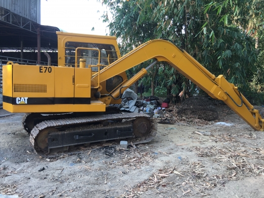 แบคโฮ CAT E70 พร้อมใช้งาน