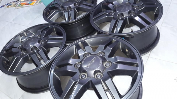 ล้อเดิม d-max ขอบ 16 สีพิเศษมีรอยนิดเดียวสภาพสวย ชุดละ 3,300 บาท