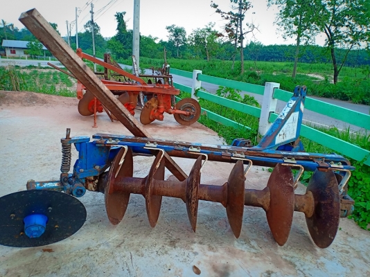รับซื้อขายแลกเปลี่ยนรถไถและอุปกรรถไถทุกชนิด