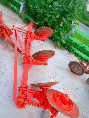 รับซื้อขายแลกเปลี่ยนรถไถและอุปกรรถไถทุกชนิด