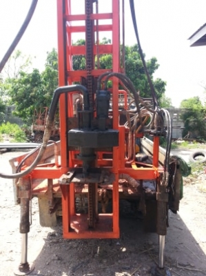 ขายเครื่องเจาะบ่อบาดาน อุุปกรณ์ครบ พร้อมเจาะได้เลย  ถูกๆครับ 200000บาท 0819812289