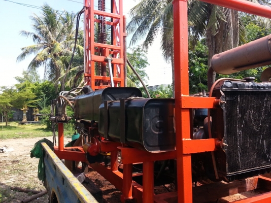 ขายเครื่องเจาะบ่อบาดาน อุุปกรณ์ครบ พร้อมเจาะได้เลย  ถูกๆครับ 200000บาท 0819812289