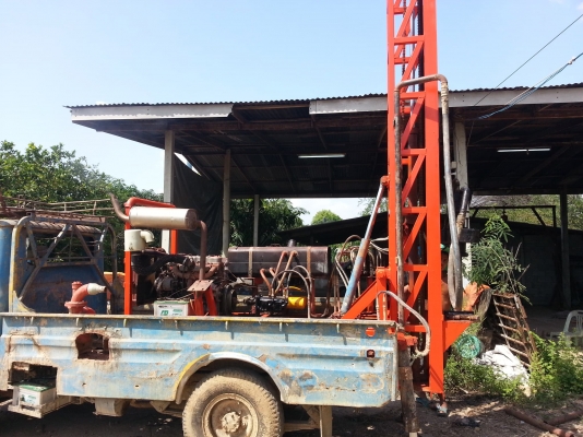 ขายเครื่องเจาะบ่อบาดาน อุุปกรณ์ครบ พร้อมเจาะได้เลย  ถูกๆครับ 200000บาท 0819812289