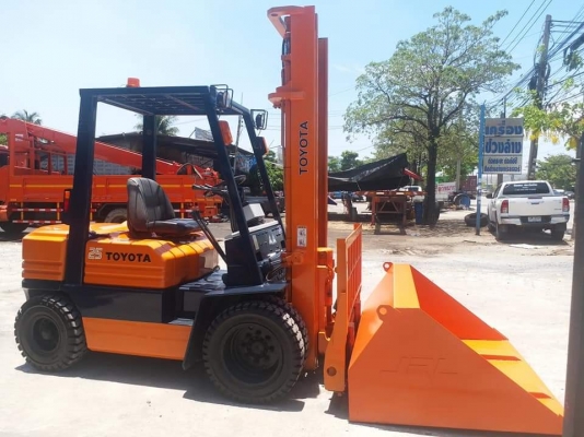 บุ้งกี๋ใส่รถโฟล์คลิฟท์ทรงทันสมัย เหล็กหนา แข็งแรง สนใจติดต่อ083-062-0223(ปอน)