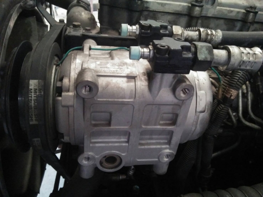 ต้องการขายตู้เย็น+ลิฟท์ท้าย รวมระบบลากพ่วง มีหลายใบสนใจติดต่อด่วนราคา300000ต่อใบสนใจติดต่อด่วนๆค่ะ