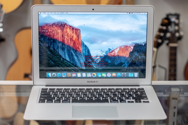 Macbook Air Early 2015 Core i5 Ram 8G สภาพใหม่ มีกล่อง