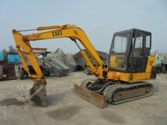 ขายรถขุดIHI -IS-40GX3 เครื่องยนต์ Isuzu-4JE1 ขนาด 4 สูบคอนโทรลน้ำมัน ปั๊มนิ้ว มีเก๋ง มีใบมีด แทรคยาง