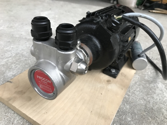 ขายปั๊ม Procon pump made in USA. ขนาด 1/3HP. 220V ไฟบ้าน หัวปั๊มสแตนเลส ใช้ในงานอุตสาหกรรมอาหาร หรือน้ำร้อนต่างๆ ของใหม่ ไม่เคยใช้งาน หายากครับ