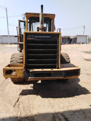 ขาย 590,000 รถตักล้อยาง KOMATSU wa 450-1 เครื่องดี เกียร์แรง เอวแน่น ปั้มยกแรง ยางใหม่ แอร์หนาว รถสวยพร้อมใช้งาน เอกสารซื้อขาย รถอยู่ ปทุมธานี สามโคก 092-595-6777 061-446-2662 ญิ๋งยุ