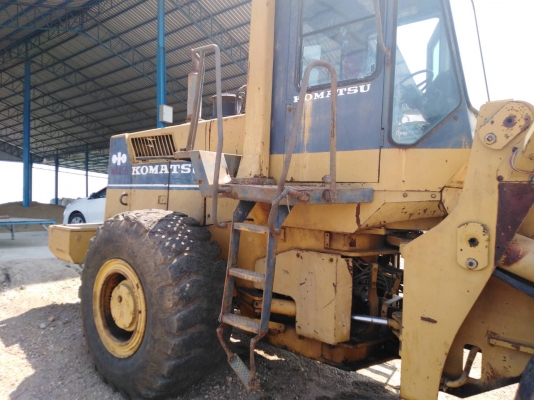 ขาย 590,000 รถตักล้อยาง KOMATSU wa 450-1 เครื่องดี เกียร์แรง เอวแน่น ปั้มยกแรง ยางใหม่ แอร์หนาว รถสวยพร้อมใช้งาน เอกสารซื้อขาย รถอยู่ ปทุมธานี สามโคก 092-595-6777 061-446-2662 ญิ๋งยุ