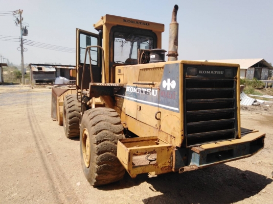 ขาย 590,000 รถตักล้อยาง KOMATSU wa 450-1 เครื่องดี เกียร์แรง เอวแน่น ปั้มยกแรง ยางใหม่ แอร์หนาว รถสวยพร้อมใช้งาน เอกสารซื้อขาย รถอยู่ ปทุมธานี สามโคก 092-595-6777 061-446-2662 ญิ๋งยุ