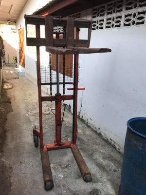 ขายรถยกแสตกเกอร์