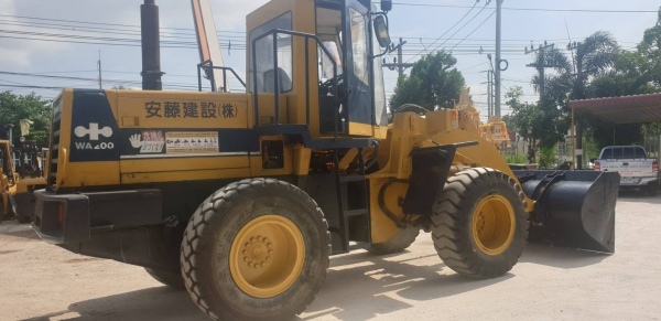 ขายรถตักล้อยางมือสอง KOMATSU WA200 สนใจติดต่อคุณรัตนศักดิ์ 081-7621704