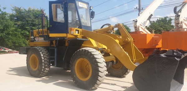 ขายรถตักล้อยางมือสอง KOMATSU WA200 สนใจติดต่อคุณรัตนศักดิ์ 081-7621704