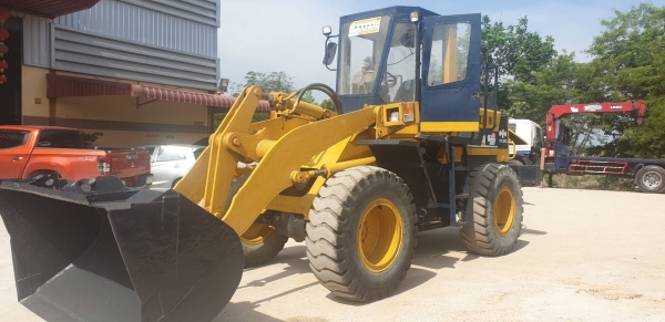 ขายรถตักล้อยางมือสอง KOMATSU WA200 สนใจติดต่อคุณรัตนศักดิ์ 081-7621704