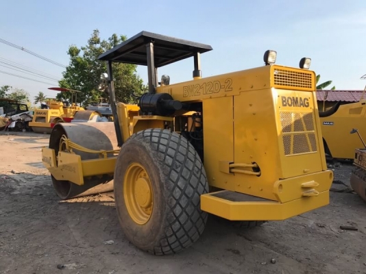 ขายรถบดสั่นสะเทือนBOMAG BW212D-2 มีลูกเรียบกับลูกหนามสลับเปลี่ยนได้ พร้อมใช้งาน เอกสารเล่มทะเบียน ขายรถบดสั่นสะเทือนBOMAG BW212D-2 มีลูกเรียบกับลูกหนามสลับเปลี่ยนได้ พร้อมใช้งาน เอกสารเล่มทะเบียน