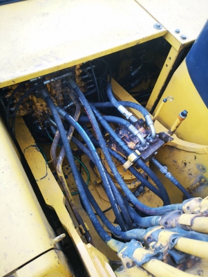 ขายด่วน!! Komatsu PC200-7 ไมล์ 10,000 กว่า ค่ะ ซีเรียลสูง 80405 สภาพสวยมากค่ะ