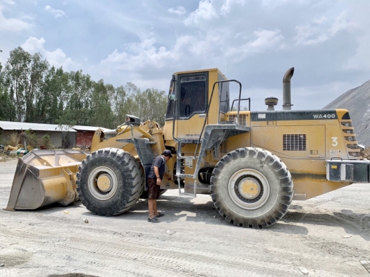 ขายด่วน!! Komatsu WA400 สภาพสวยๆ ขายด่วน!! Komatsu WA400 สภาพสวยๆ