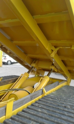 MOROOKA รุ่น MST 1500  รถดั้มตีนตะขาบ