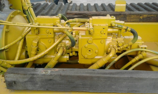 MOROOKA รุ่น MST 1500  รถดั้มตีนตะขาบ