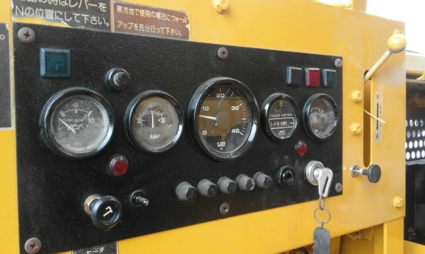 MOROOKA รุ่น MST 1500  รถดั้มตีนตะขาบ