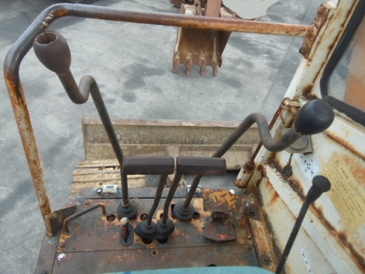 ขายรถขุดMITSUBISHI - MXR-55 เครื่องยนต์มิตซูบิชิ K4M ขนาด 4 สูบ คอนโทรลลูกหมาก ปั๊มเฟือง 3 ตอน มีใบมีด หลังคา แทรคเหล็ก รถเดิมๆเก่านอก มีเอกสาร